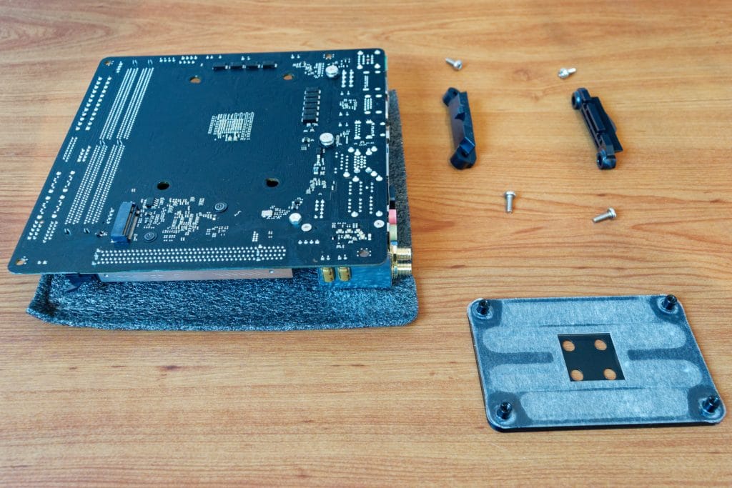 démontage système rétention carte mère