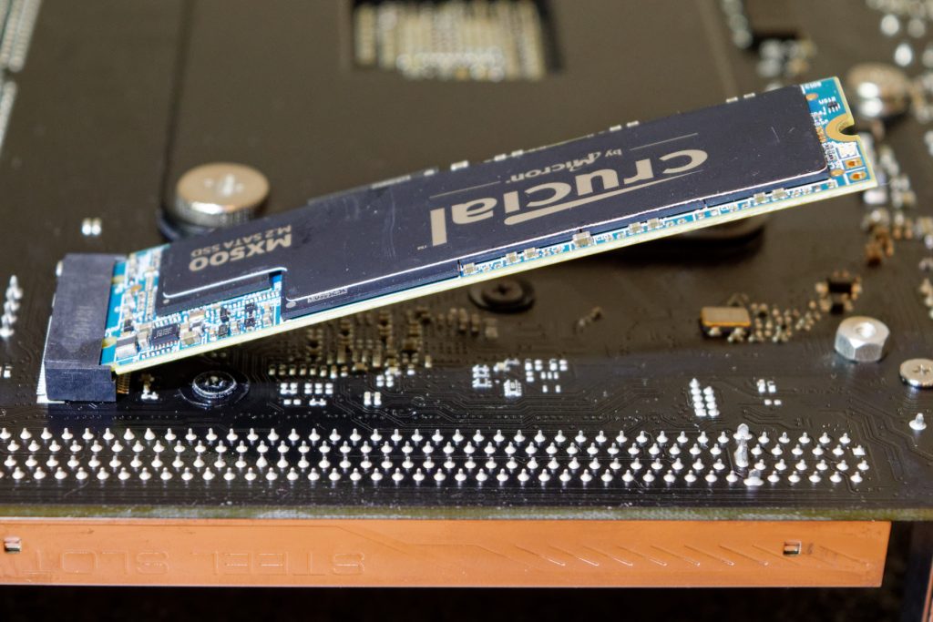 monter SSD Crucial MX500 M.2