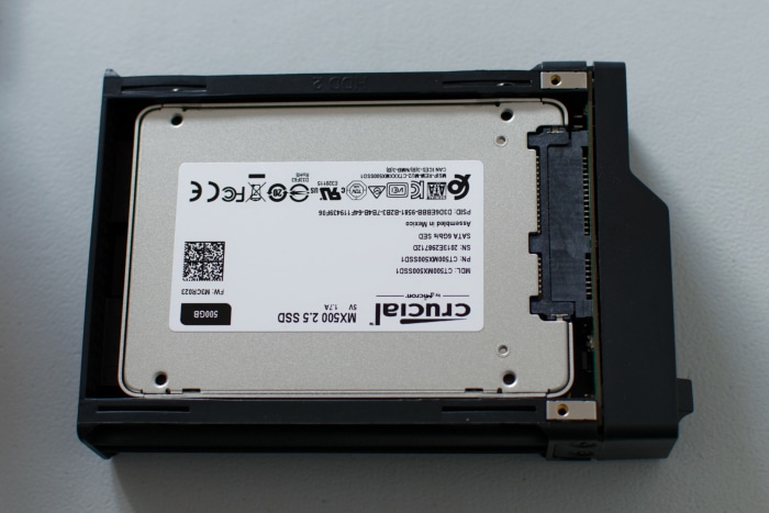 Positionner le deuxième SSD dans le boitier Icy Box