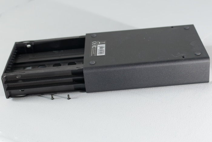 Retirer couvercle boitier Icy Box IB-RD2253-U31