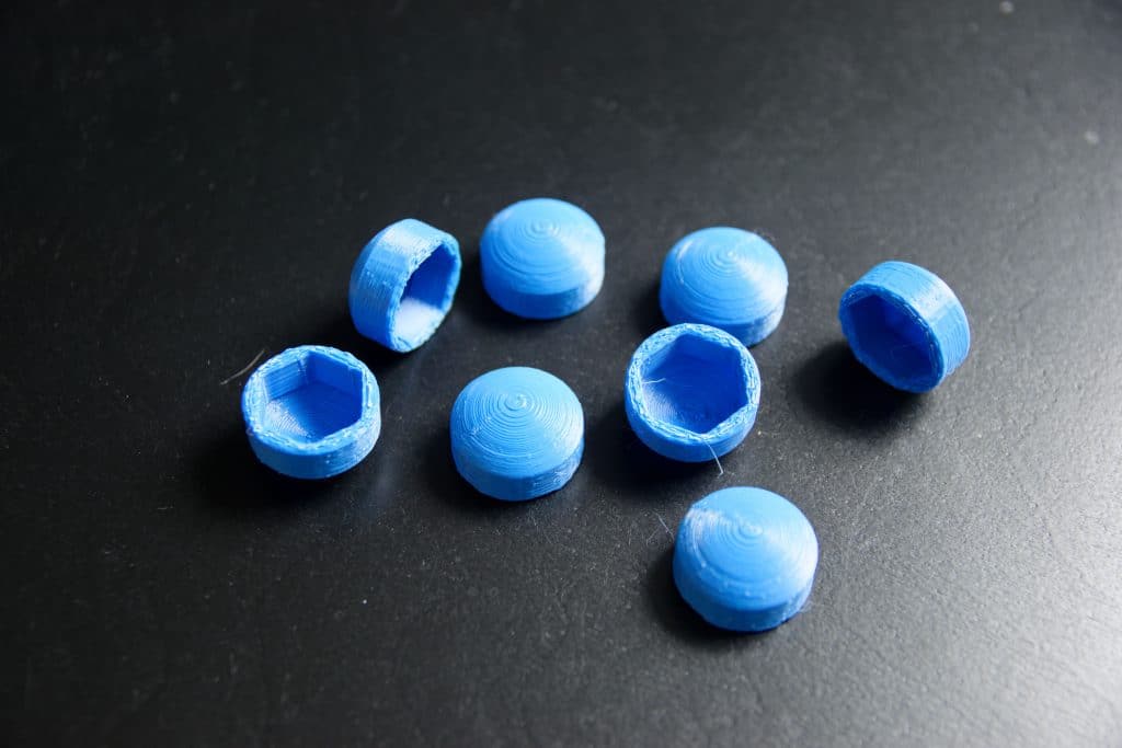 Cache boulon du pied du flipper