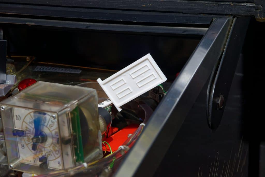 Montage de la porte blanche et du support