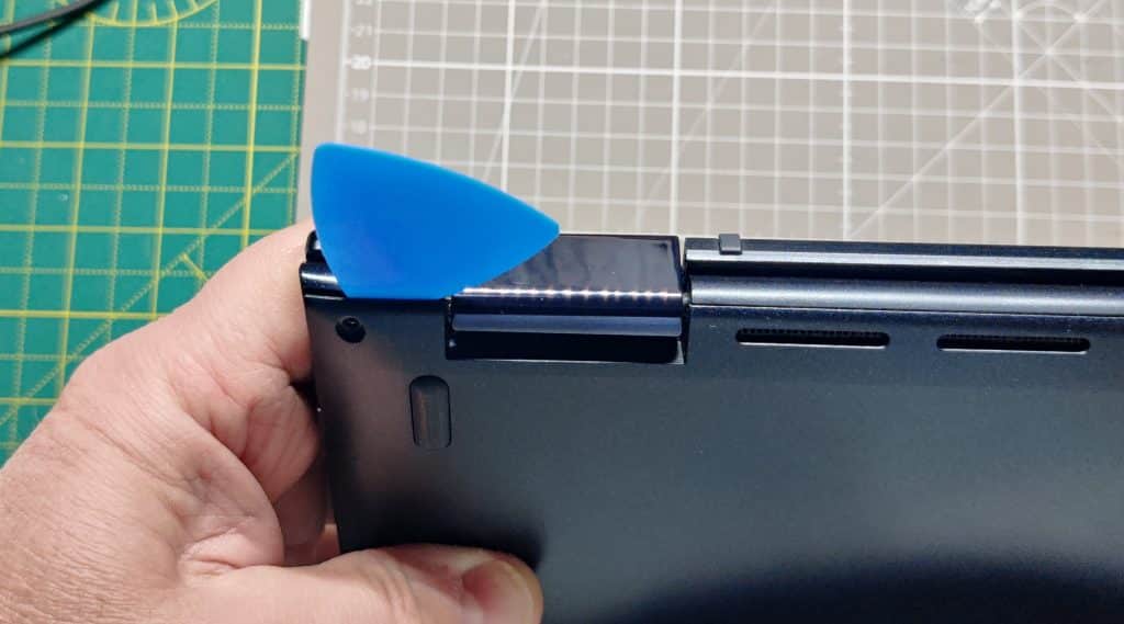 Glisser le médiateur entre les coques