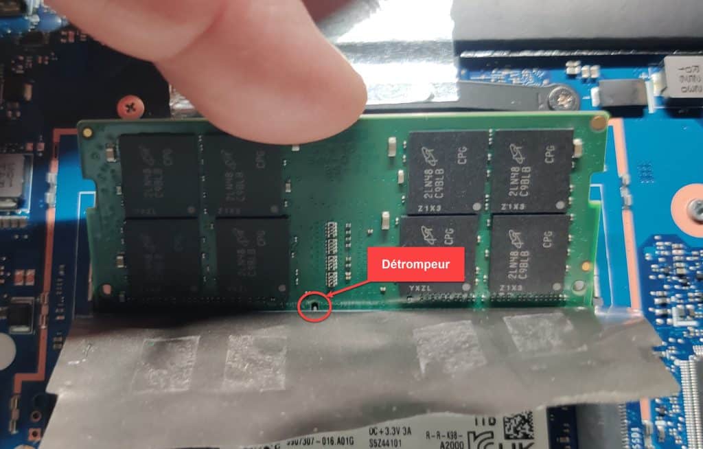 Insérer la barrette dans le connecteur