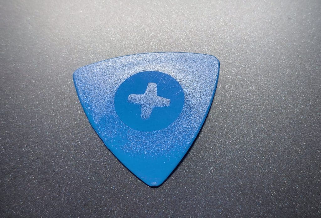 Outil en forme de médiateur