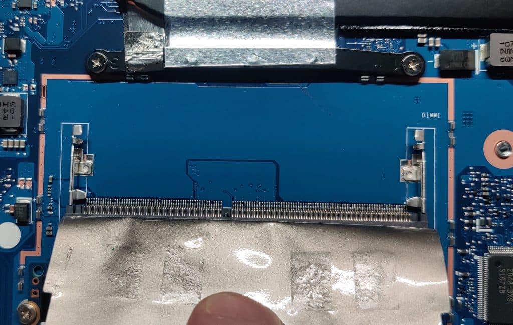 Logement mémoire vide