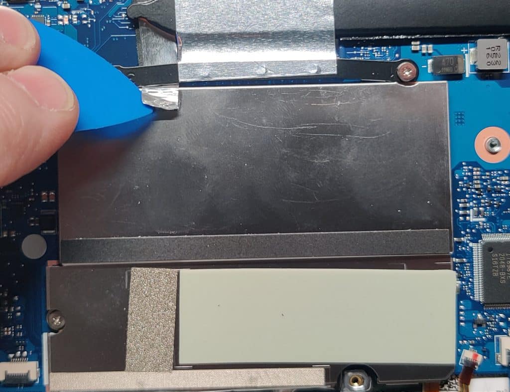 Retirer le scotch de maintien de la cage